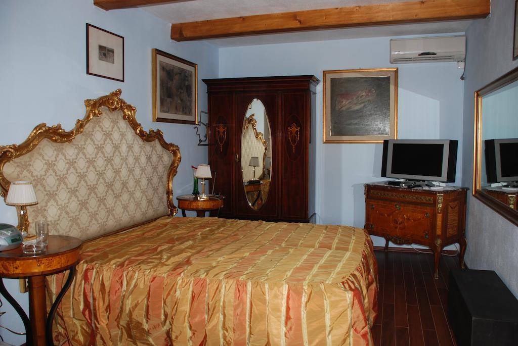 Villa Giulia Islaz Phòng bức ảnh