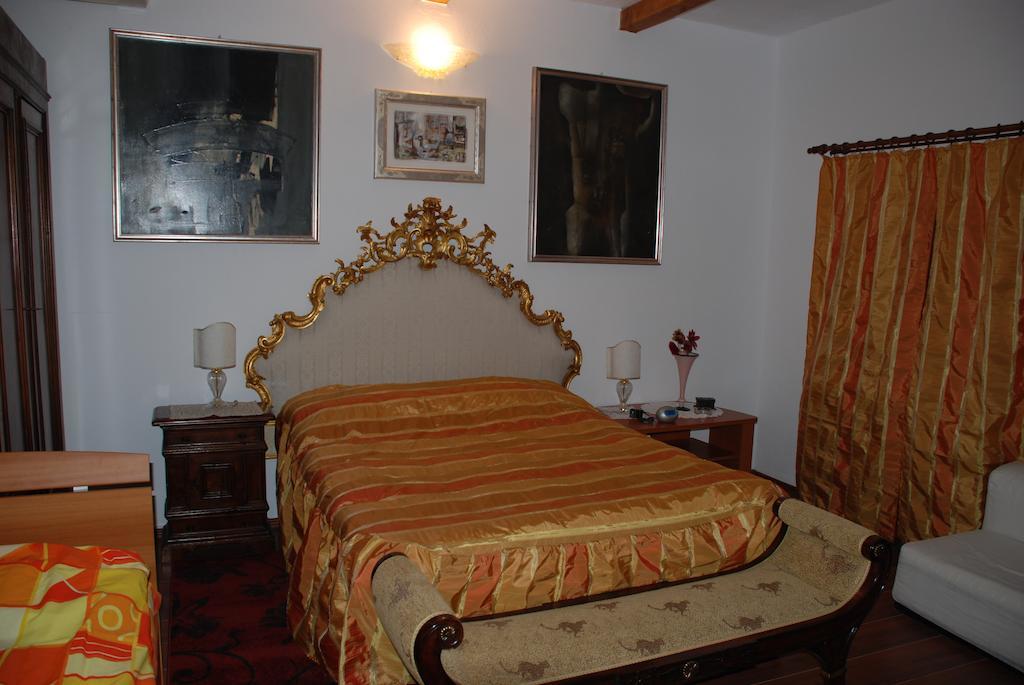 Villa Giulia Islaz Phòng bức ảnh
